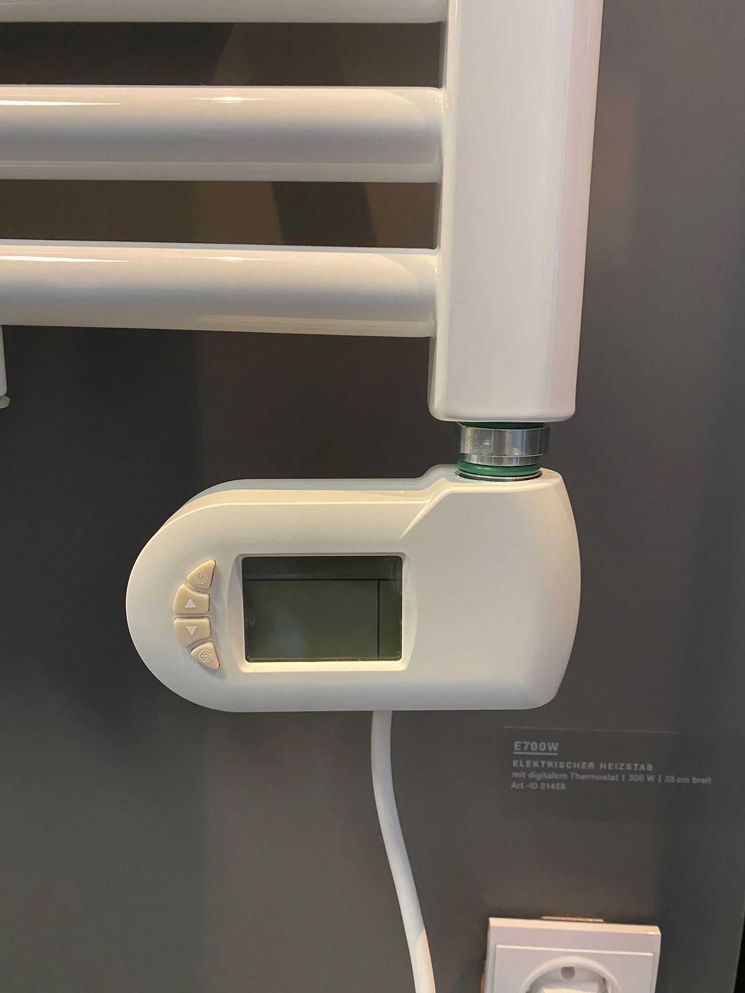 Elektriskt värmeelement E700W, för badrumsradiatorer - Image 2